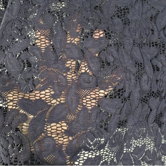 Torrid Blue Lacy Short Sleeve Tee V Neck Sheer Floral Size 1X - Picture 4 of 11